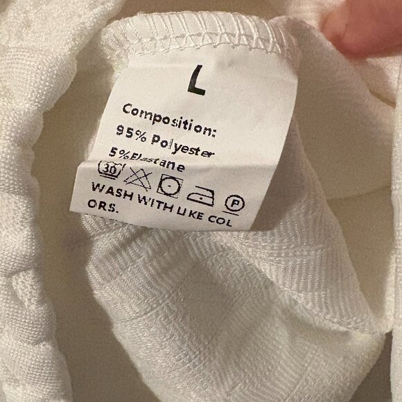 Cozy Meets Chic: White Textured Sweater (Size L) - Picture 2 of 9